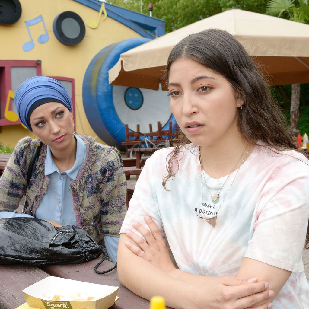 Nazan (Vildan Cirpan) und Leyla (Livia Gaiser) bei GZSZ