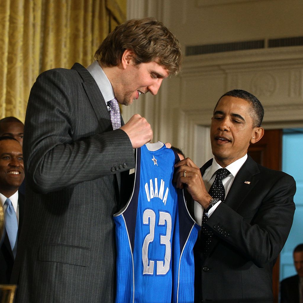 NBA-Champion Dirk Nowitzki mit dem damaligen US-Präsidenten Barack Obama im Januar 2012