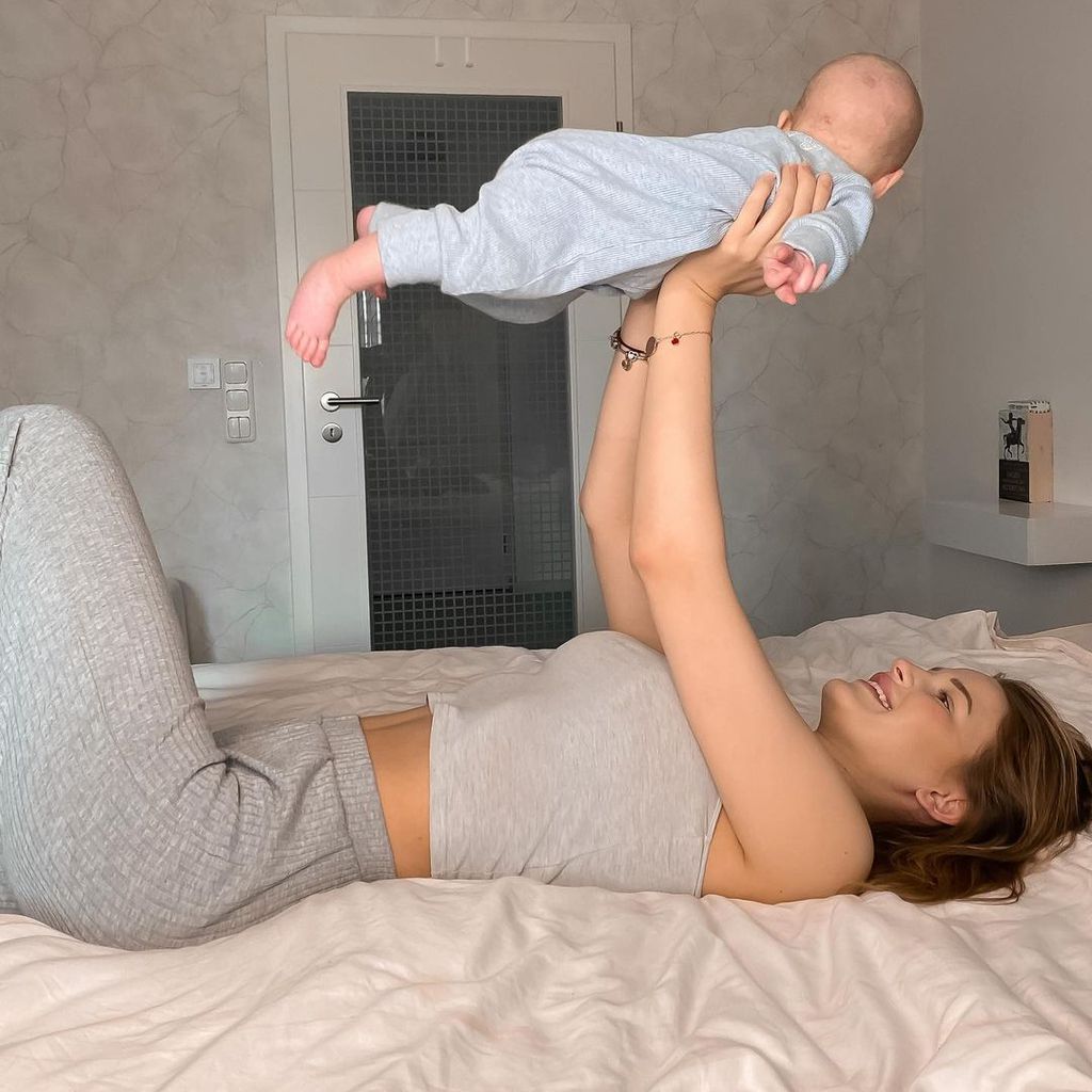Neele Bronst und ihr Sohn im August 2021