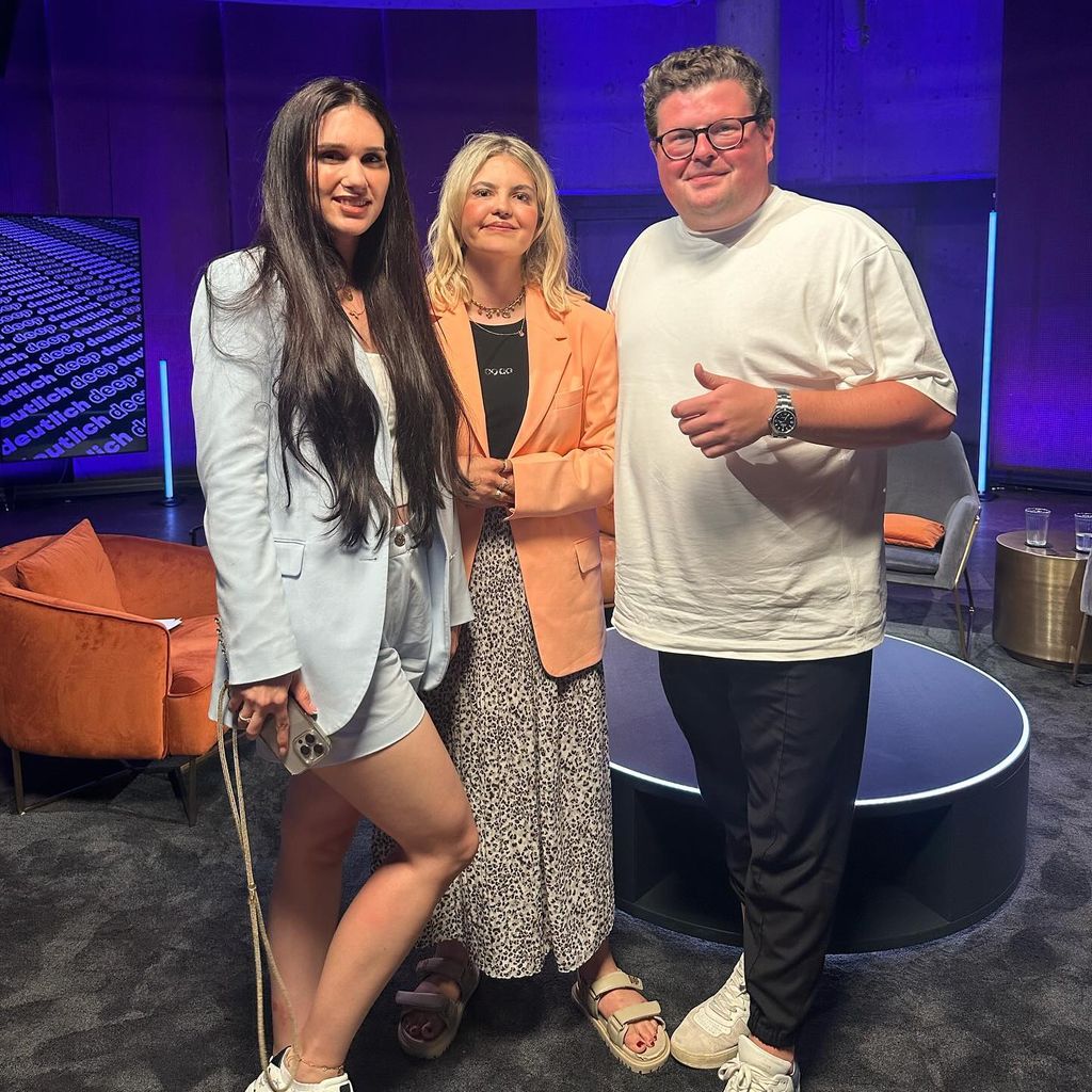 Nessi und Ina von Coupleontour mit Manager Niklas