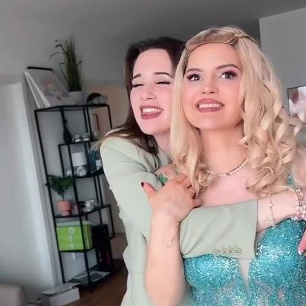 Nessi und Ina von Coupleontour im April 2023