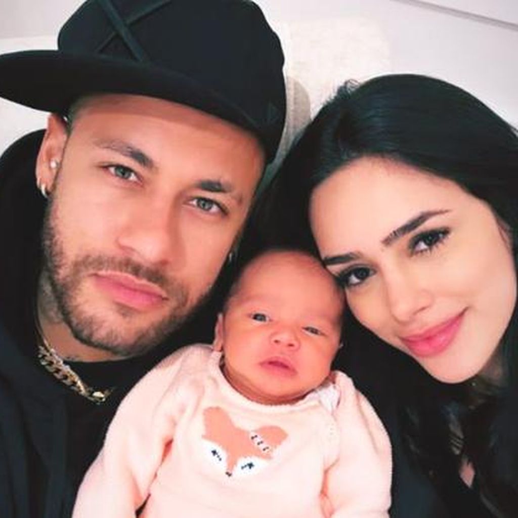 Neymar Jr. mit seiner Freundin Bruna und seiner Tochter
