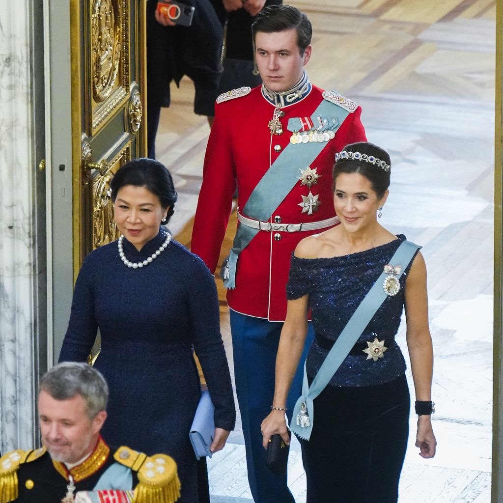 Ngô Phng Ly, Kronprinz Christian und Königin Mary treffen zum Staatsbankett im Schloss Christiansborg ein