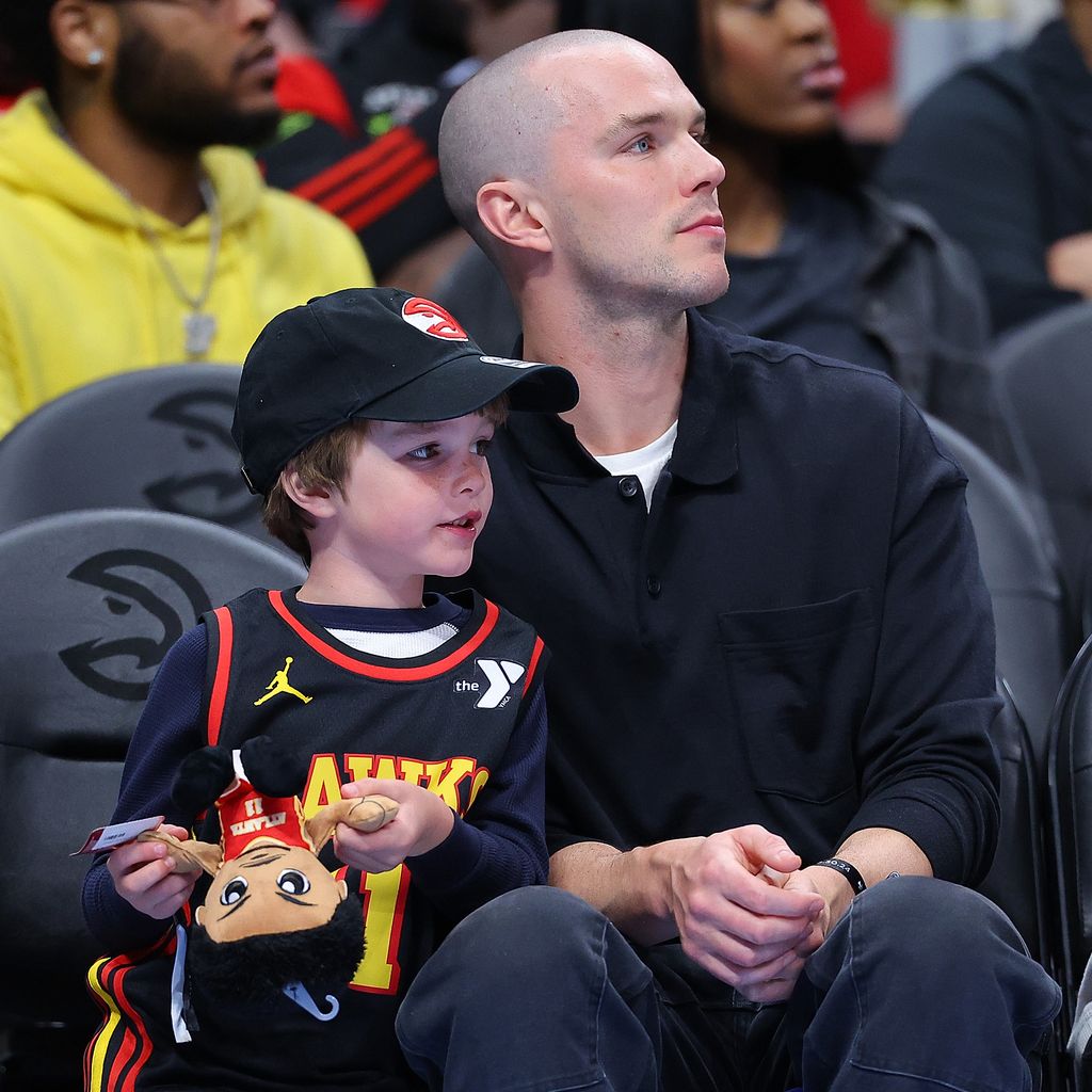 Nicholas Hoult mit seinem Sohn Joaquin