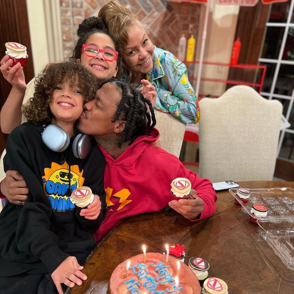 Nick Cannon mit den Zwillingen Moroccan und Monroe und Mama Beth