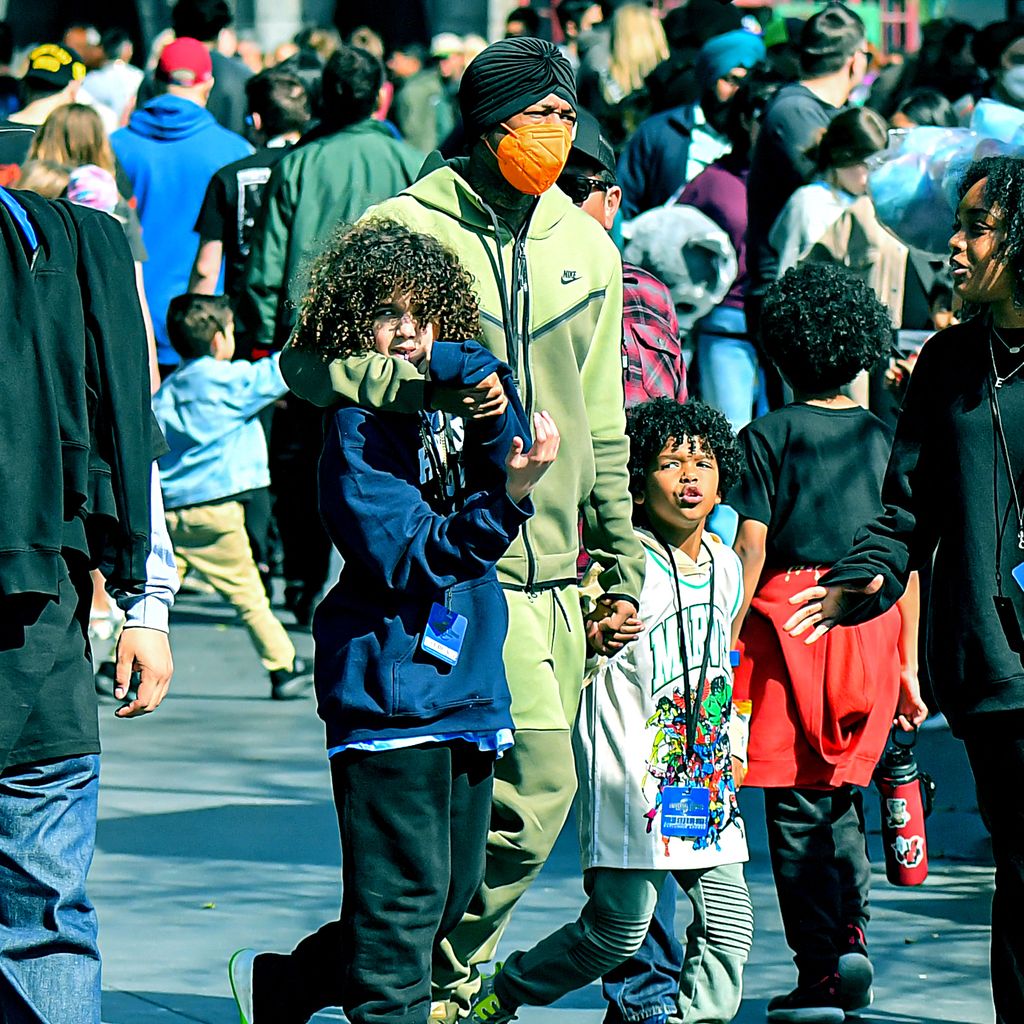 Nick Cannon mit seinen Kids in den Universal Studios, 2023