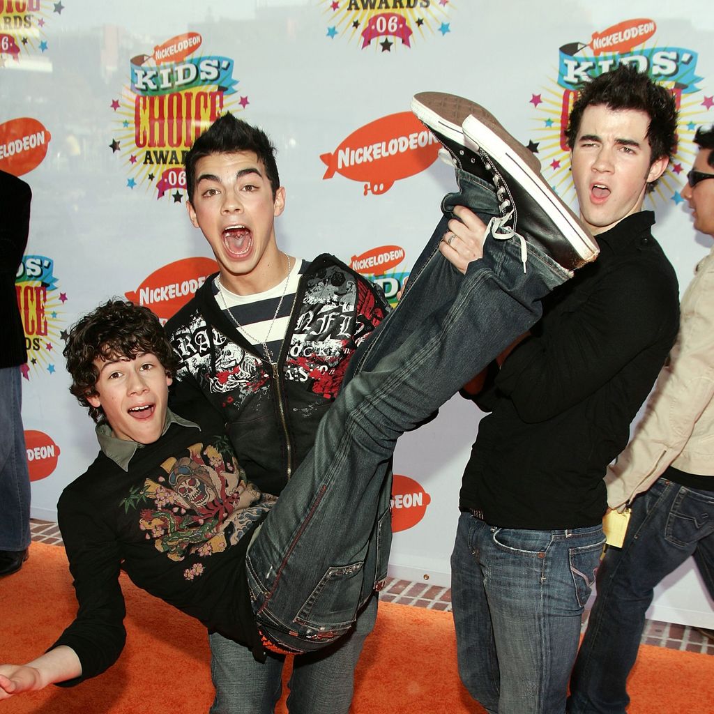 Nick Jonas, Joe Jonas und Kevin Jonas im April 2006
