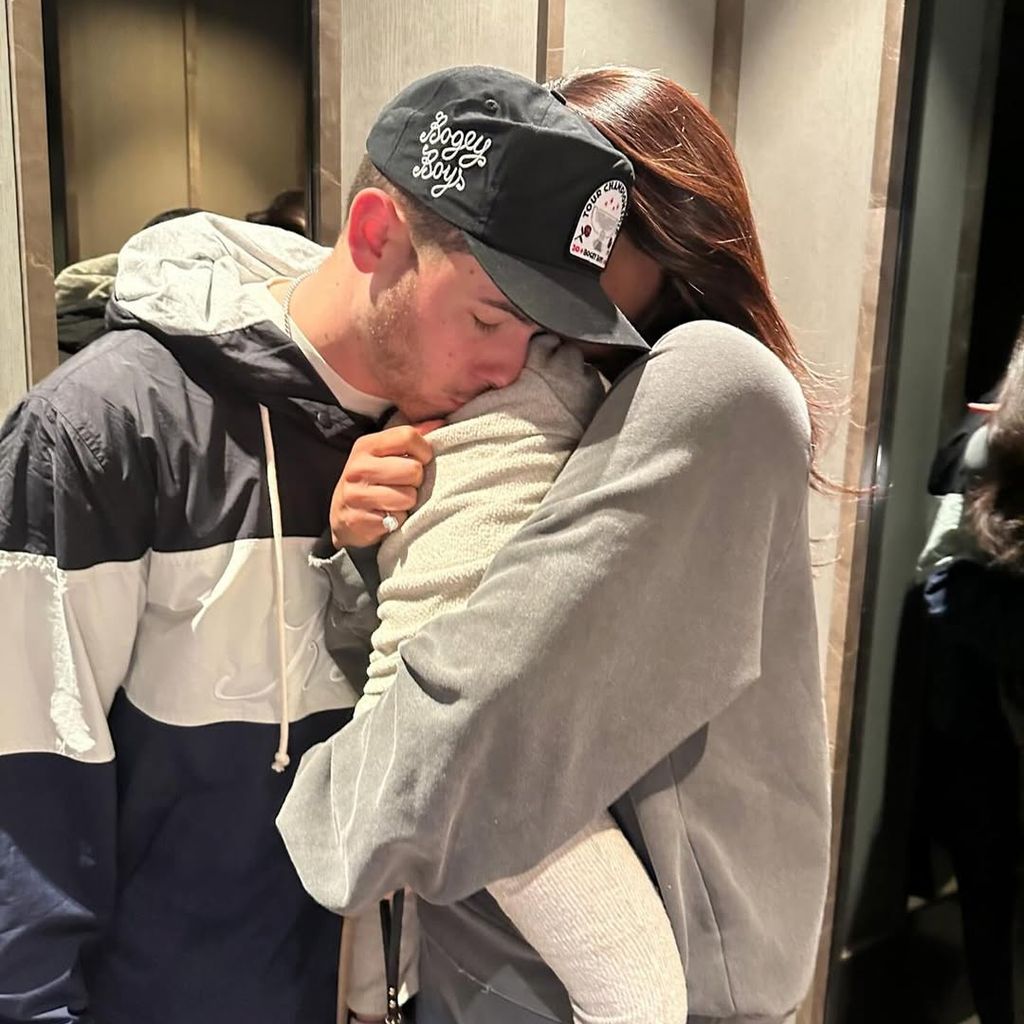 Nick Jonas mit Familie, Dezember 2024