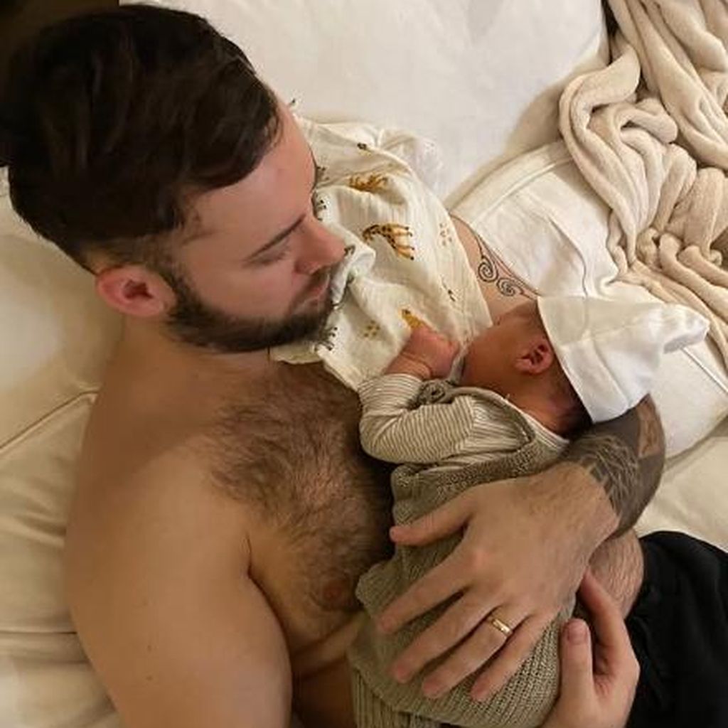 Nick Maerker mit seinem neugeborenen Sohn, Januar 2025