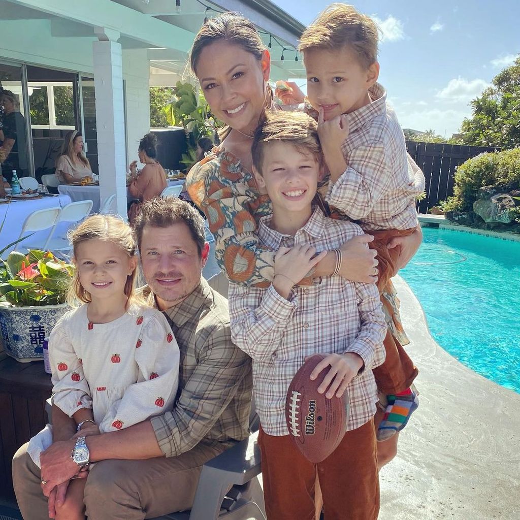 Nick und Vanessa Lachey mit ihren Kindern, November 2022