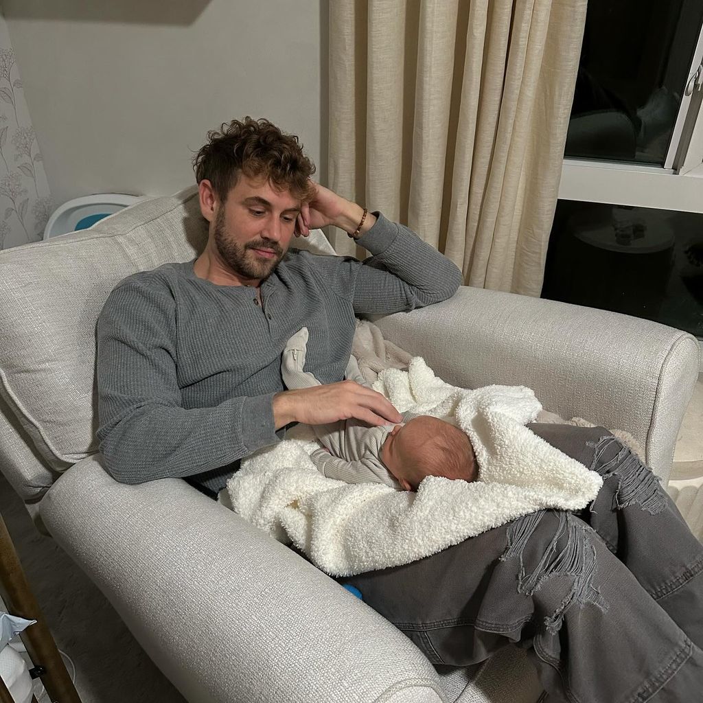 Nick Viall mit seiner Tochter River Rose