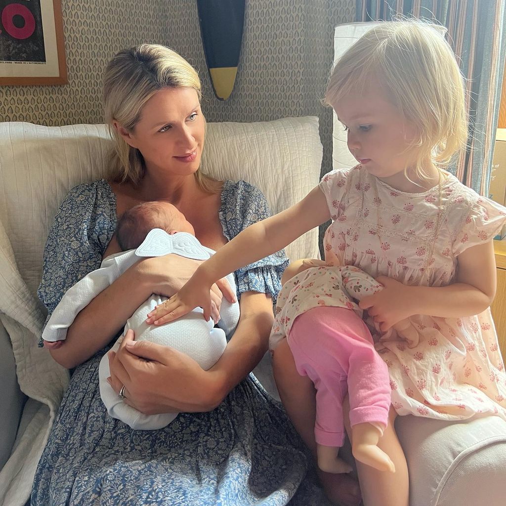 Nicky Hilton mit ihren Kindern im August 2022