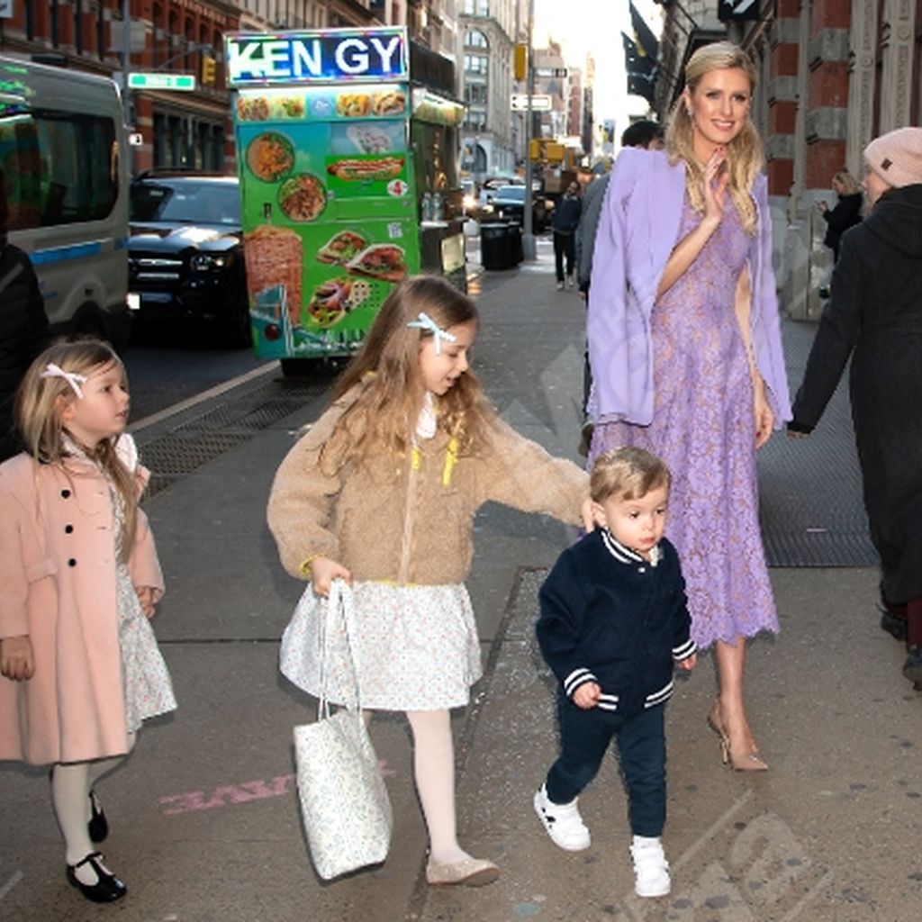 Nicky Hilton mit ihren drei Kindern in New York City 2024
