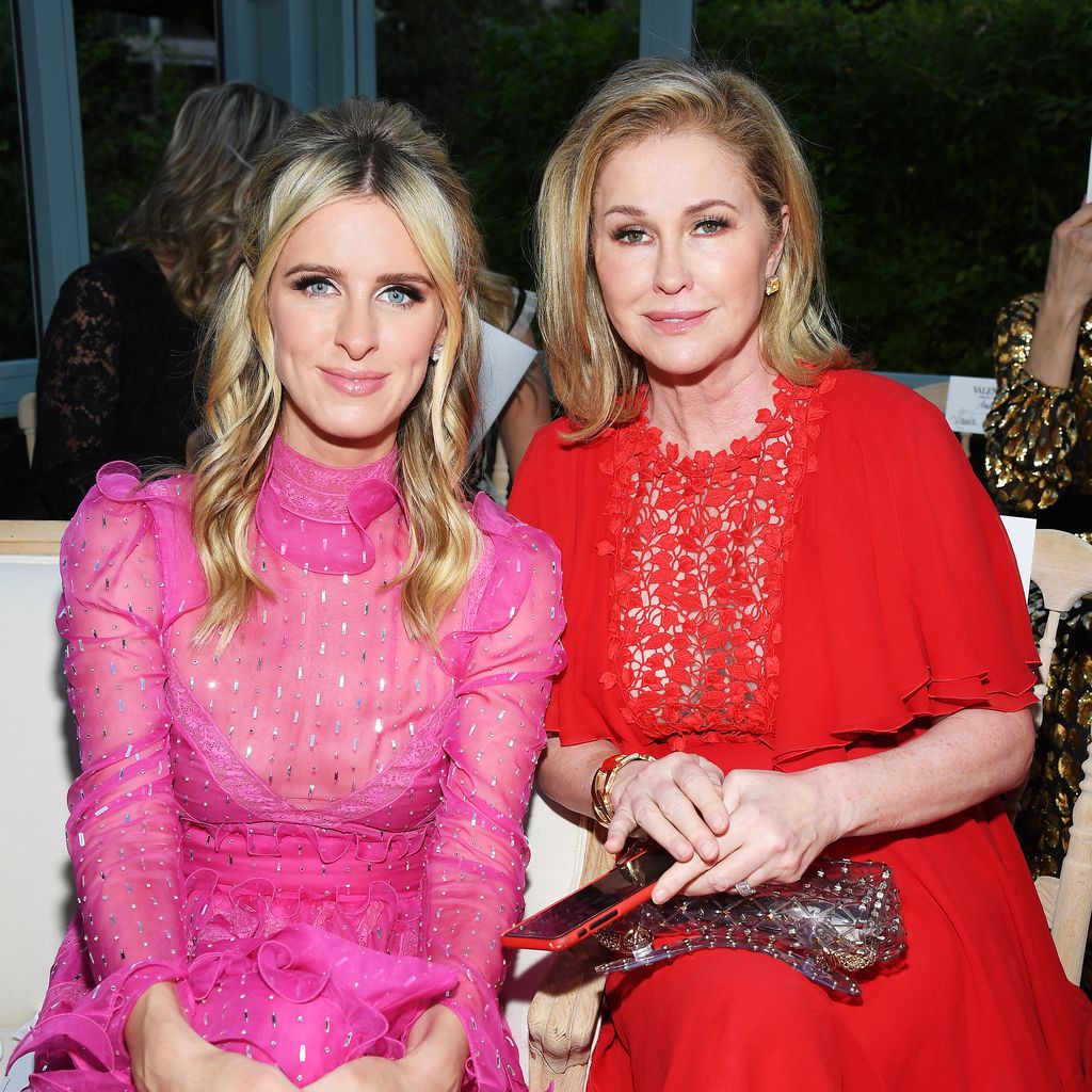 Nicky Hilton mit ihrer Mutter Kathy im Juli 2018 in Paris