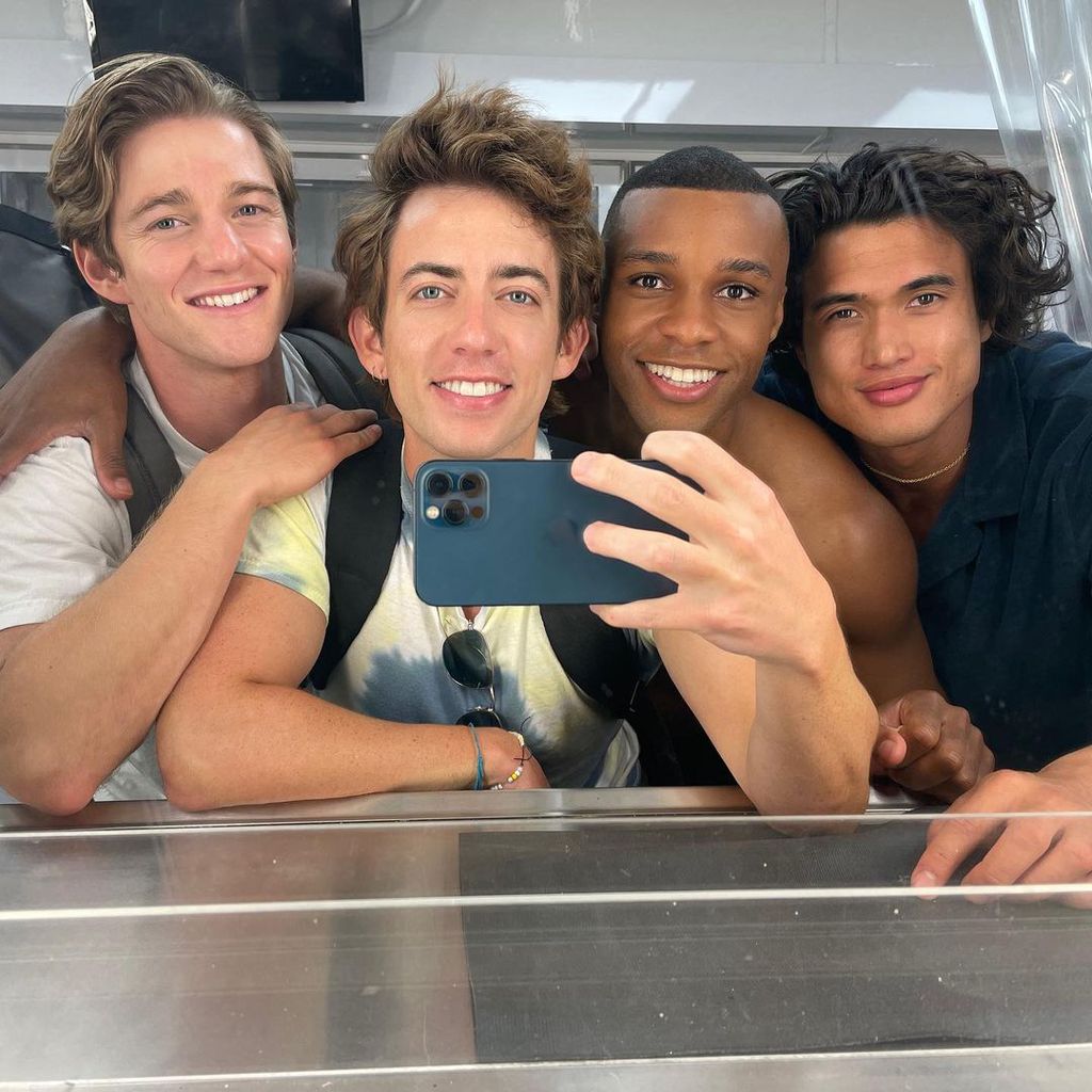 (v.l.n.r) Nico Greetham, Kevin McHale, Dyllon Burnside, Charles Melton