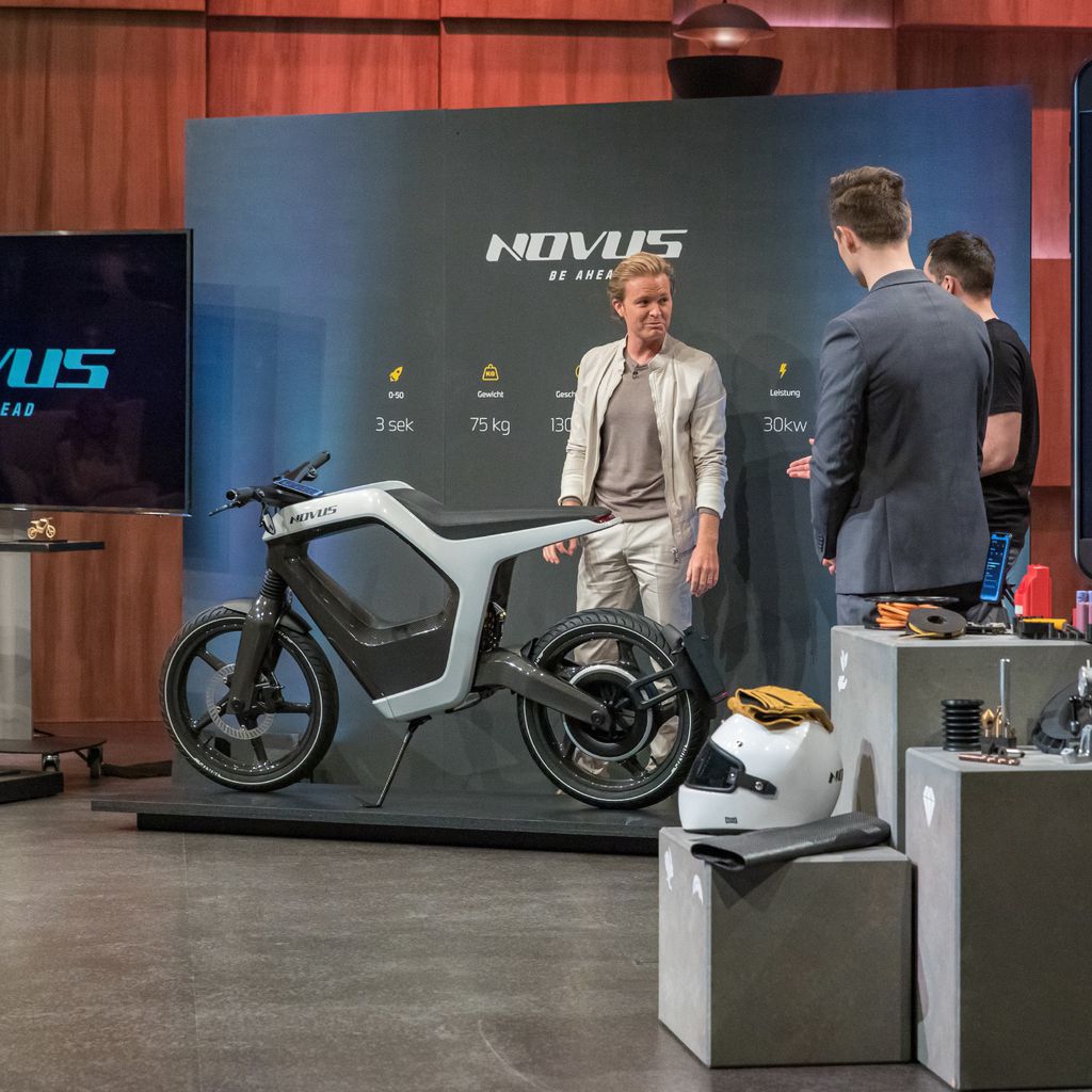 Nico Rosberg und die Novus-Gründer bei "Die Höhle der Löwen"