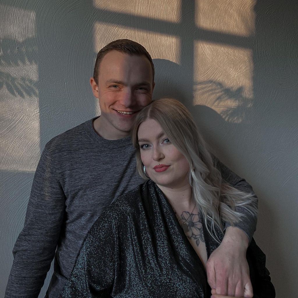 Die GNTM-Kandidatin Lenara (r.) mit ihrem Freund Nico