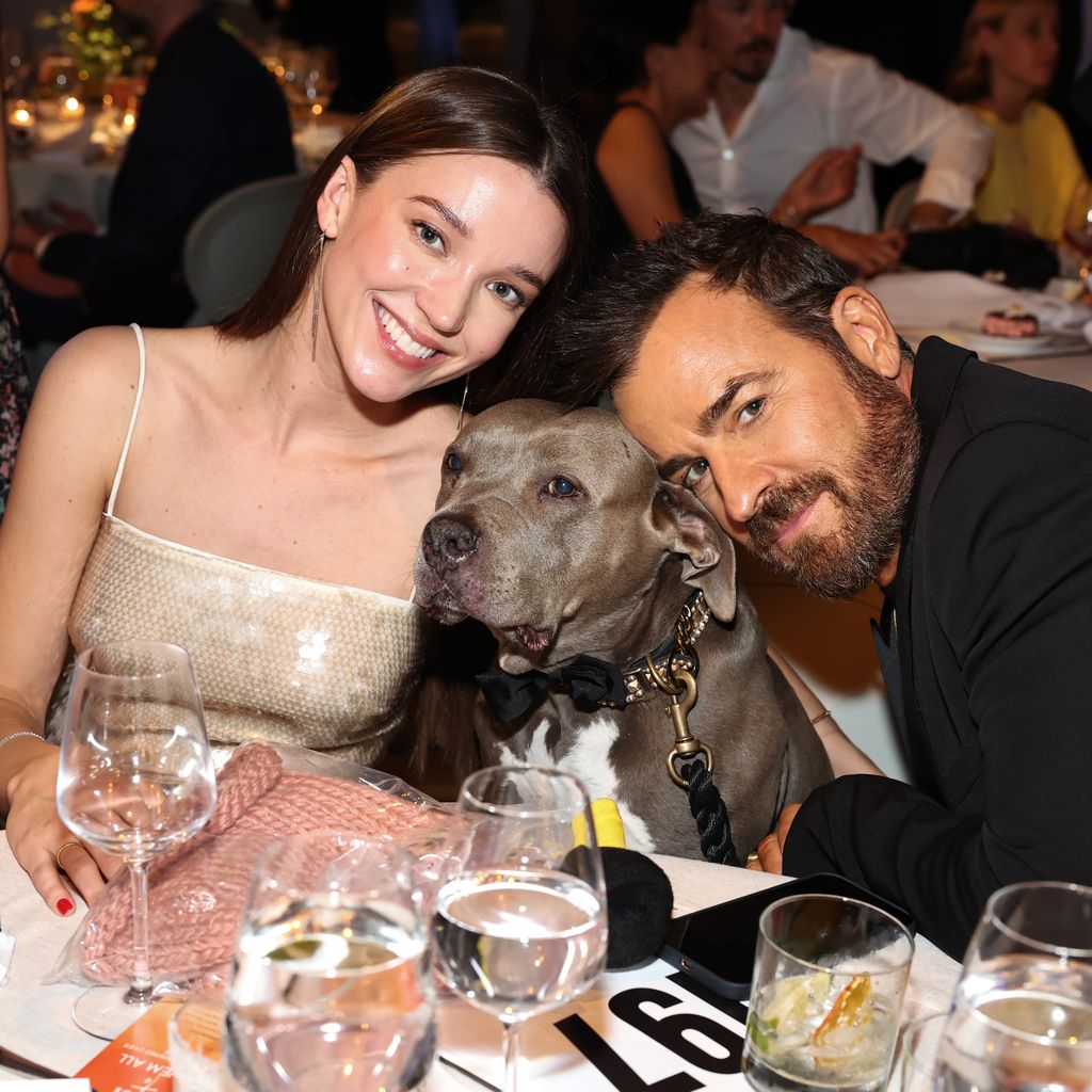 Nicole Brydon Bloom und Justin Theroux mit Hund Kuma, September 2024