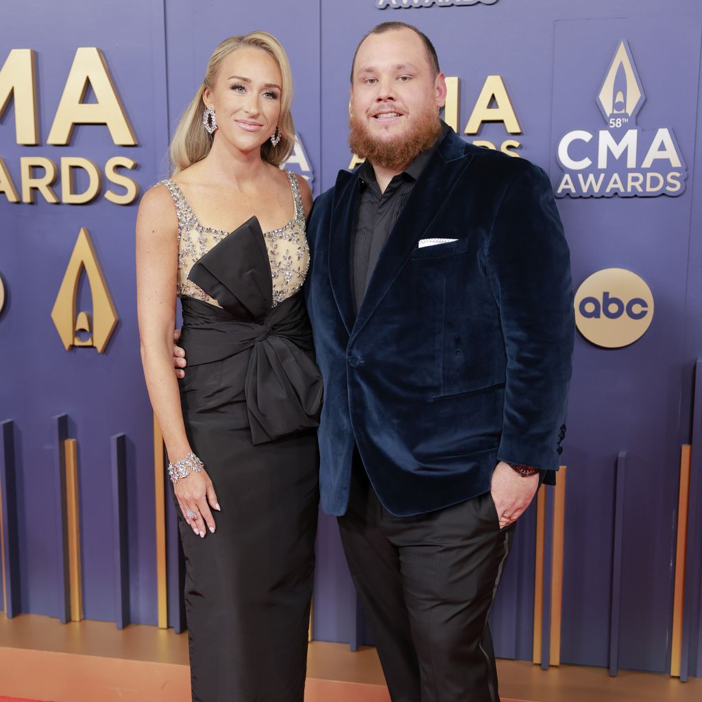 Nicole Hocking und Luke Combs bei den Country Music Association Awards