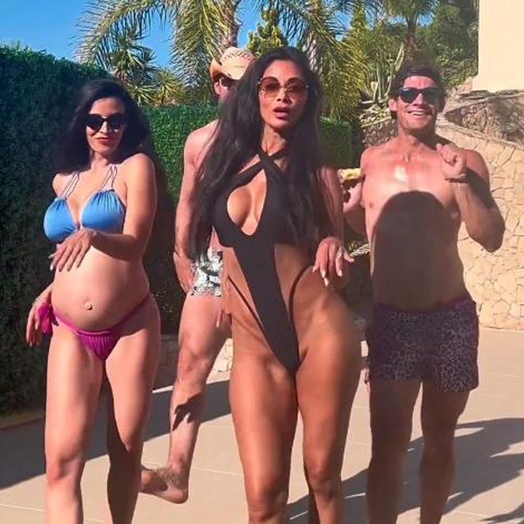 Debora Casimiro, Nicole Scherzinger, Marc Evans und Thom Evans im Urlaub, im Jahr 2024