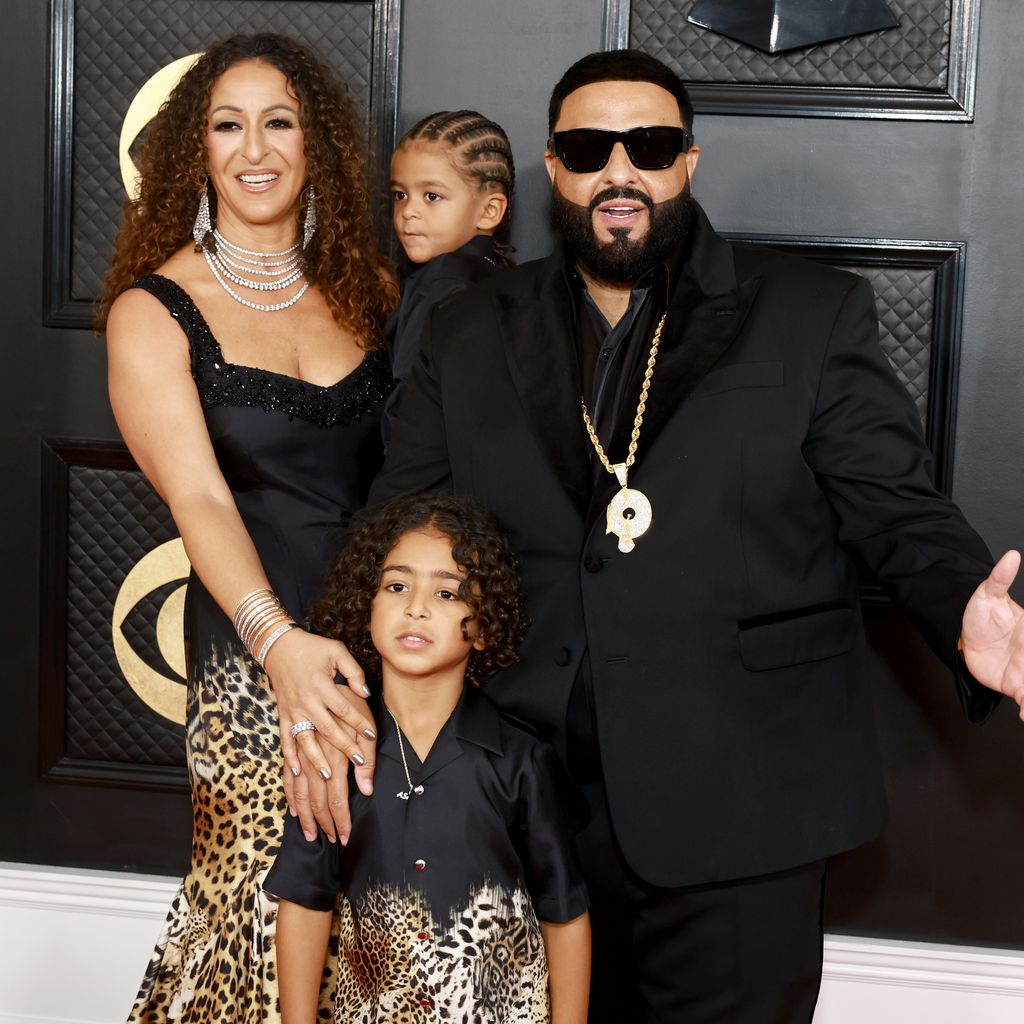 Nicole Tuck mit ihrem Mann DJ Khaled und ihren beiden Söhnen bei den Grammys 2023