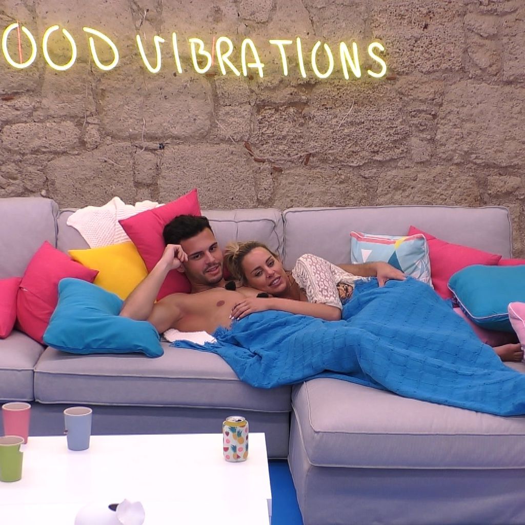Die "Love Island"-Teilnehmer Nicole und Dennis