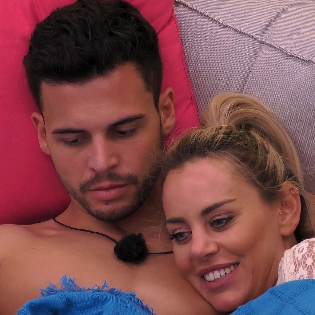 Die "Love Island"-Teilnehmer Nicole und Dennis
