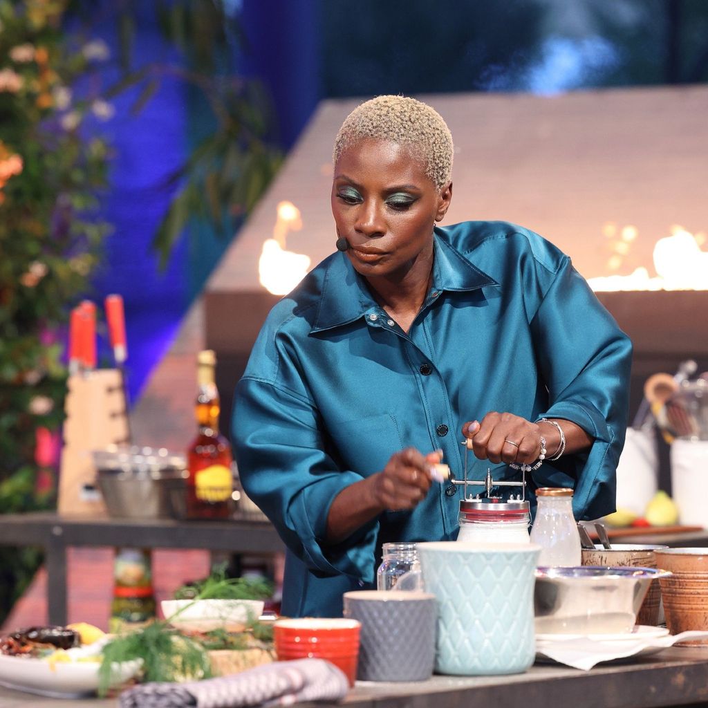 Nikeata Thompson beim "Grill den Henssler Sommer-Special"