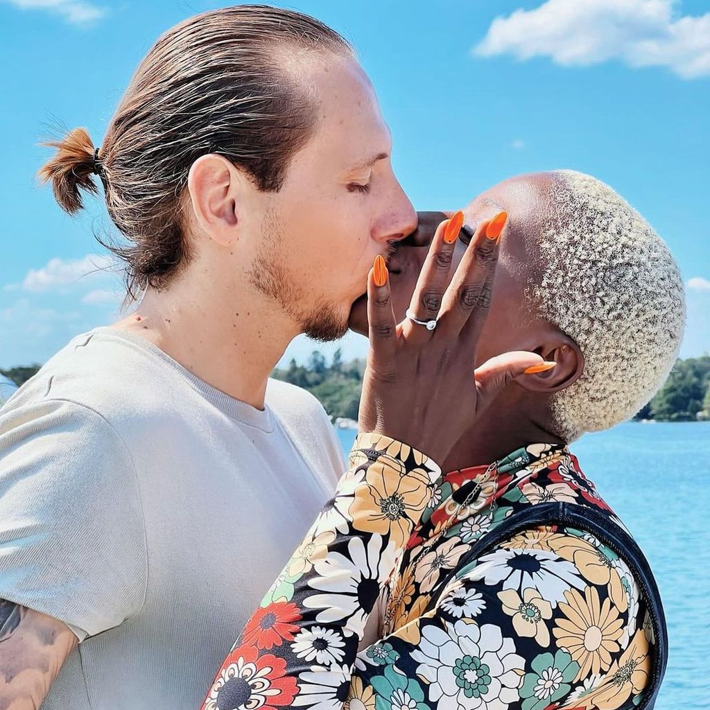 Nikeata Thompson mit ihrem Verlobten