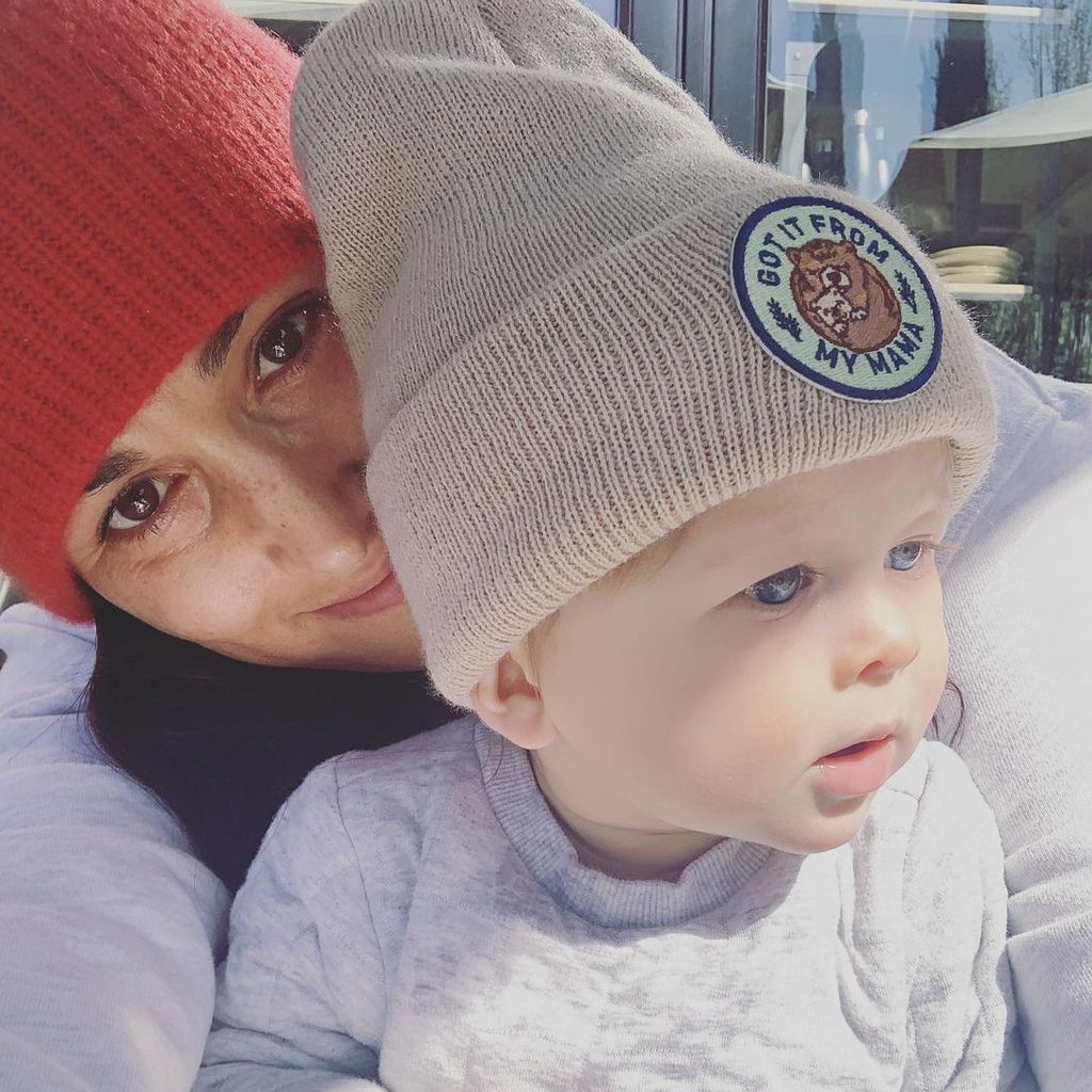 Nikki Bella mit ihrem Sohn Matteo