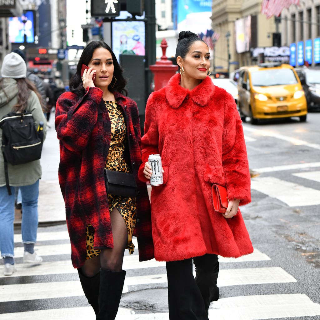 Nikki und Brie Bella im Dezember 2019 in New York
