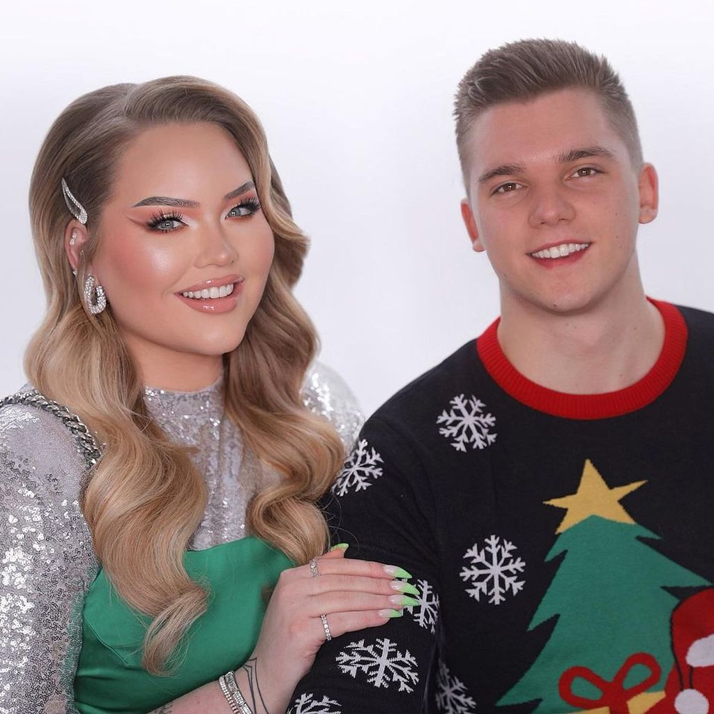 Nikkie Tutorials und ihr Verlobter Dylan Drossaers, Dezember 2021