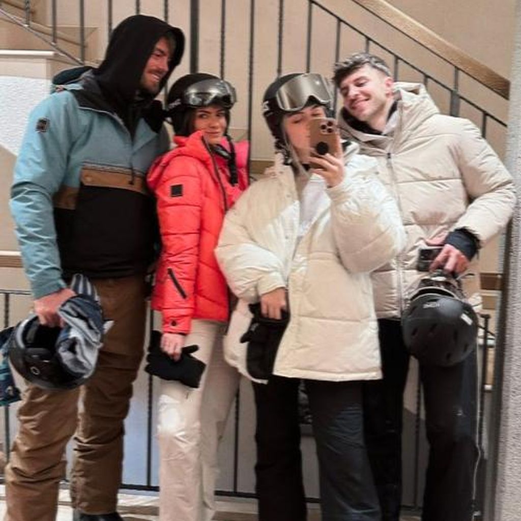 Niko Griesert, Michèle de Roos, Laura Michelle und Tim Stammberger im Winterurlaub 2023