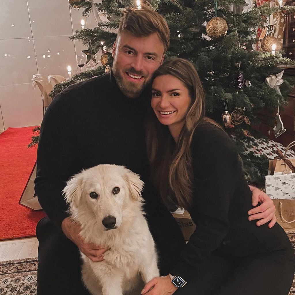 Ex-Bachelor Niko Griesert und Michèle de Roos mit ihrem Hund Callia