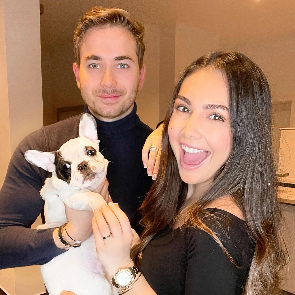 Niko Kronenbitter, Katharina Eisenblut und ihr Hund im Januar 2022