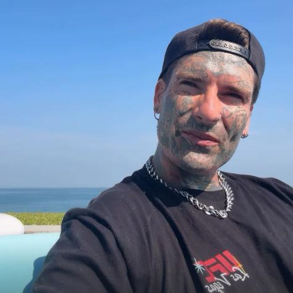 Nikola Grey, Dezember 2025