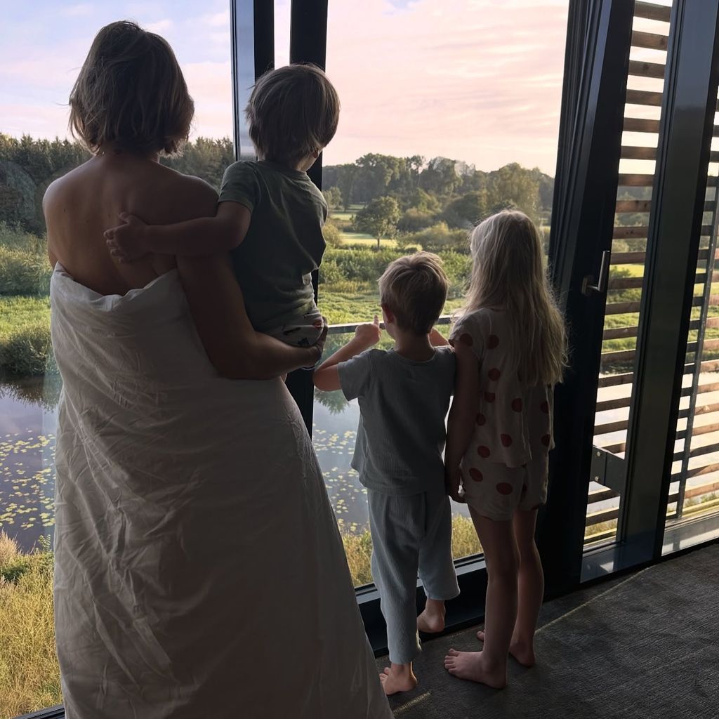 Nina Bott mit ihren drei Kindern im August 2024