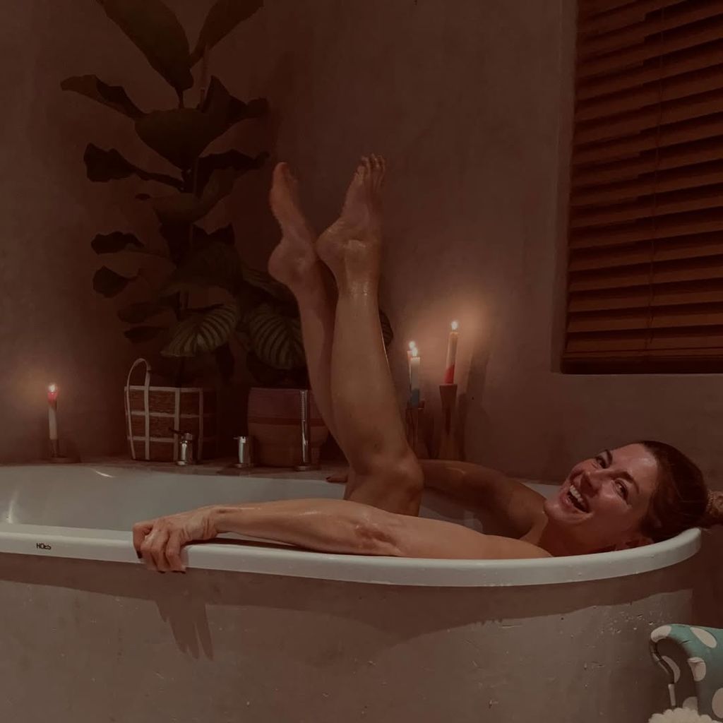 Nina Bott gönnt sich eine Auszeit in der Badewanne