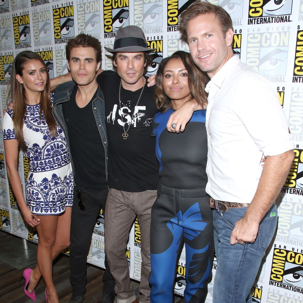 Nina Dobrev, Paul Wesley, Ian Sommerhalder, Kat Graham und Matthew Davis 2014 in San Diego