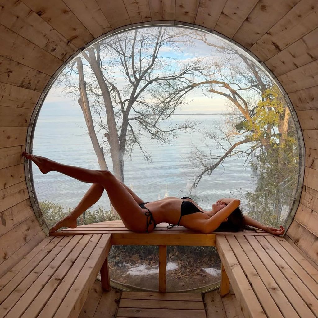 Schauspielerin Nina Dobrev, Dezember 2025