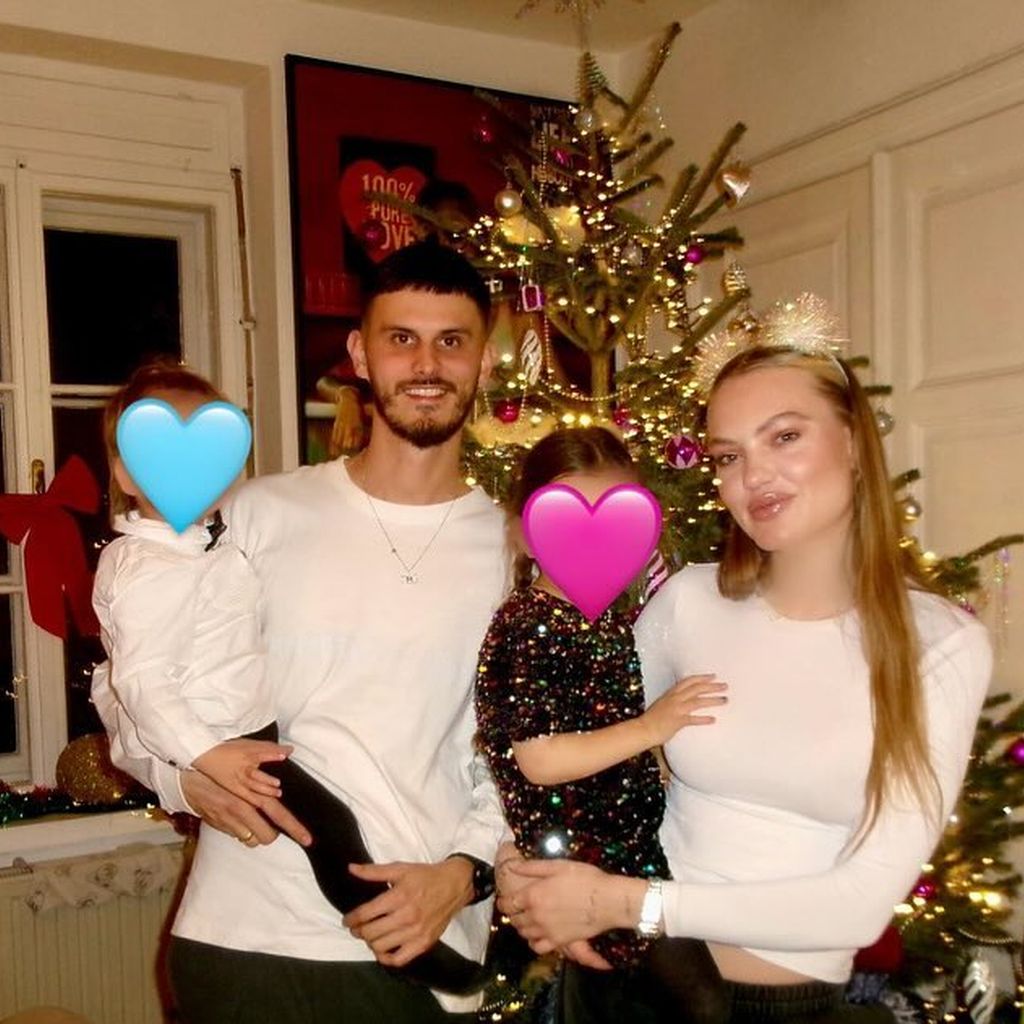 Nino Sifkovits und Cheyenne Ochsenknecht mit ihren Kindern Matteo und Mavie