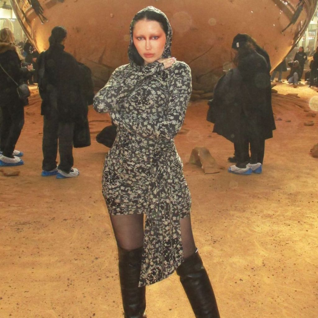 Noah Cyrus auf der Paris Fashion Week im März 2023