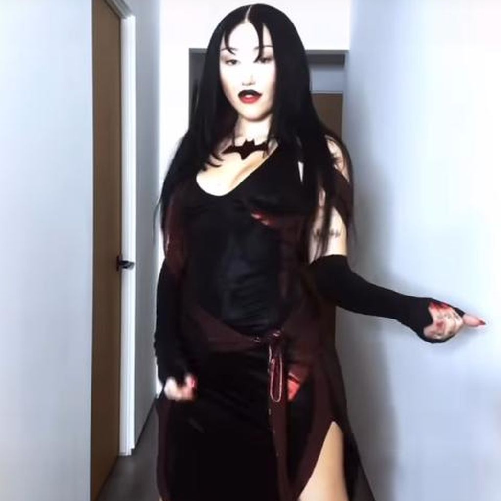 Noah Cyrus in ihrem Hex-Girls-Kostüm als Thorn, Oktober 2024