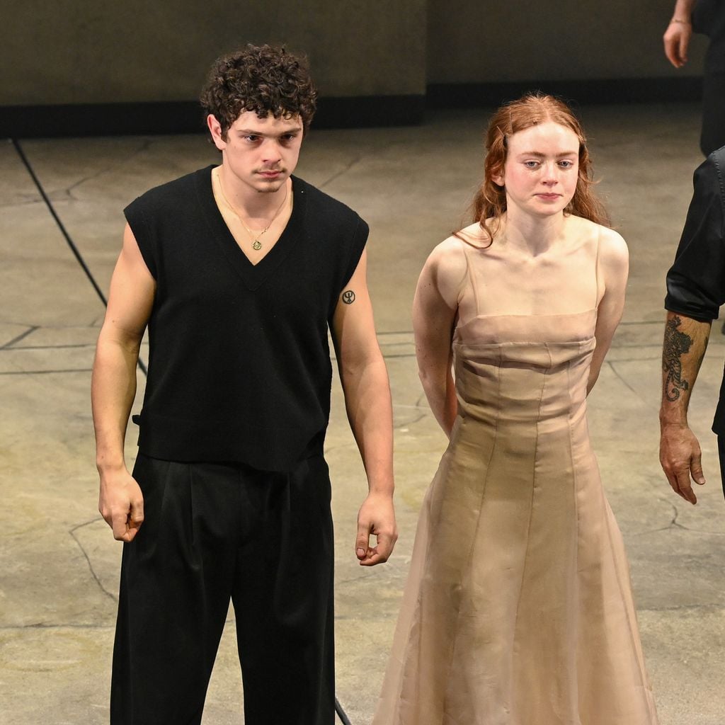 Noah Jupe und Sadie Sink in "Romeo & Juliet" im Harold Pinter Theatre, London