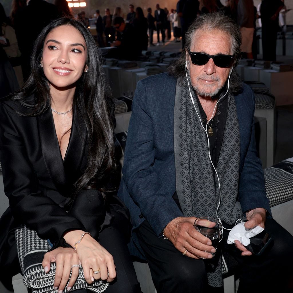 Noor Alfallah und Al Pacino bei der Dior Cruise 2027 im LACMA in Los Angeles