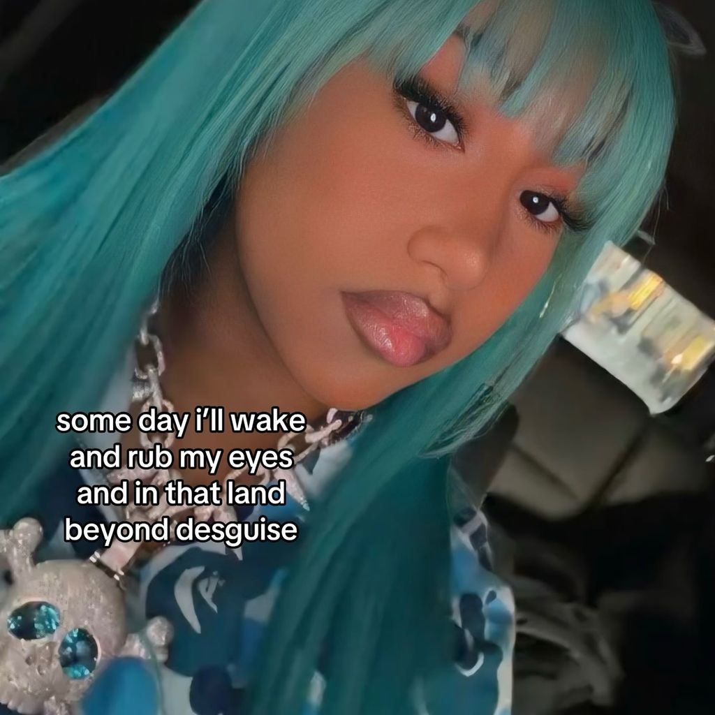 North West präsentiert ihre neue Diamentenkette