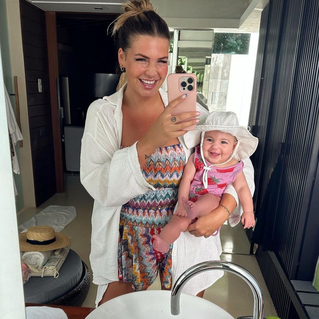 Novalanalove und Baby Nola haben Spaß zusammen