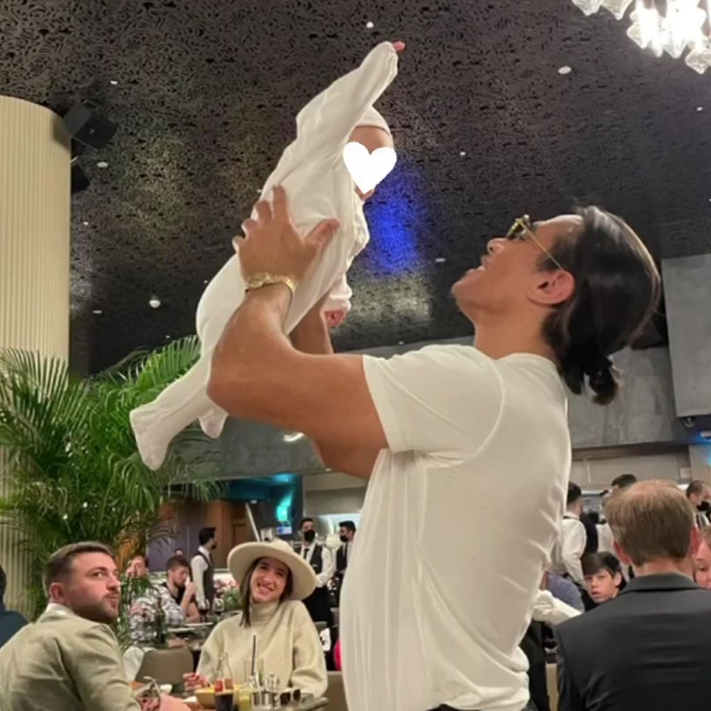 Nusret Gökçe mit Georgina Fleurs Baby
