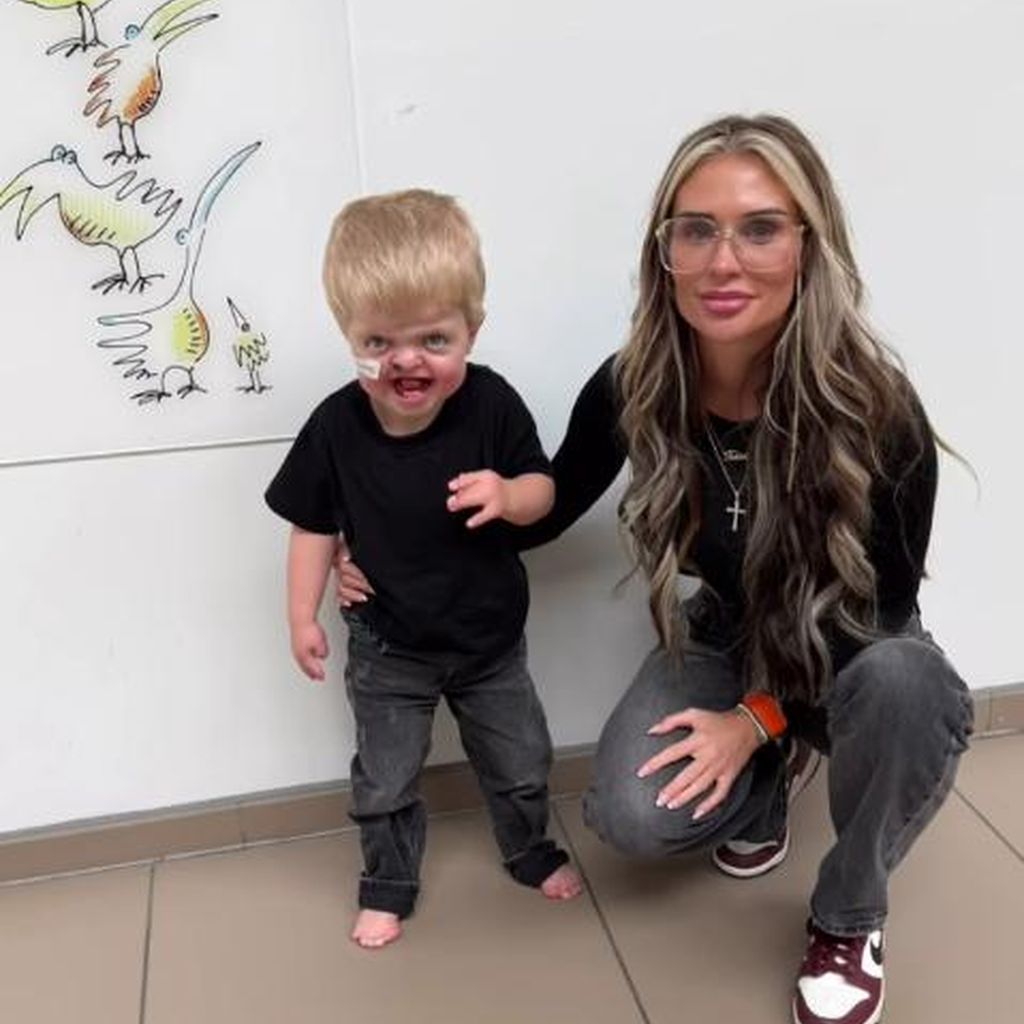 Talia Oatway mit ihrem Sohn Oakley