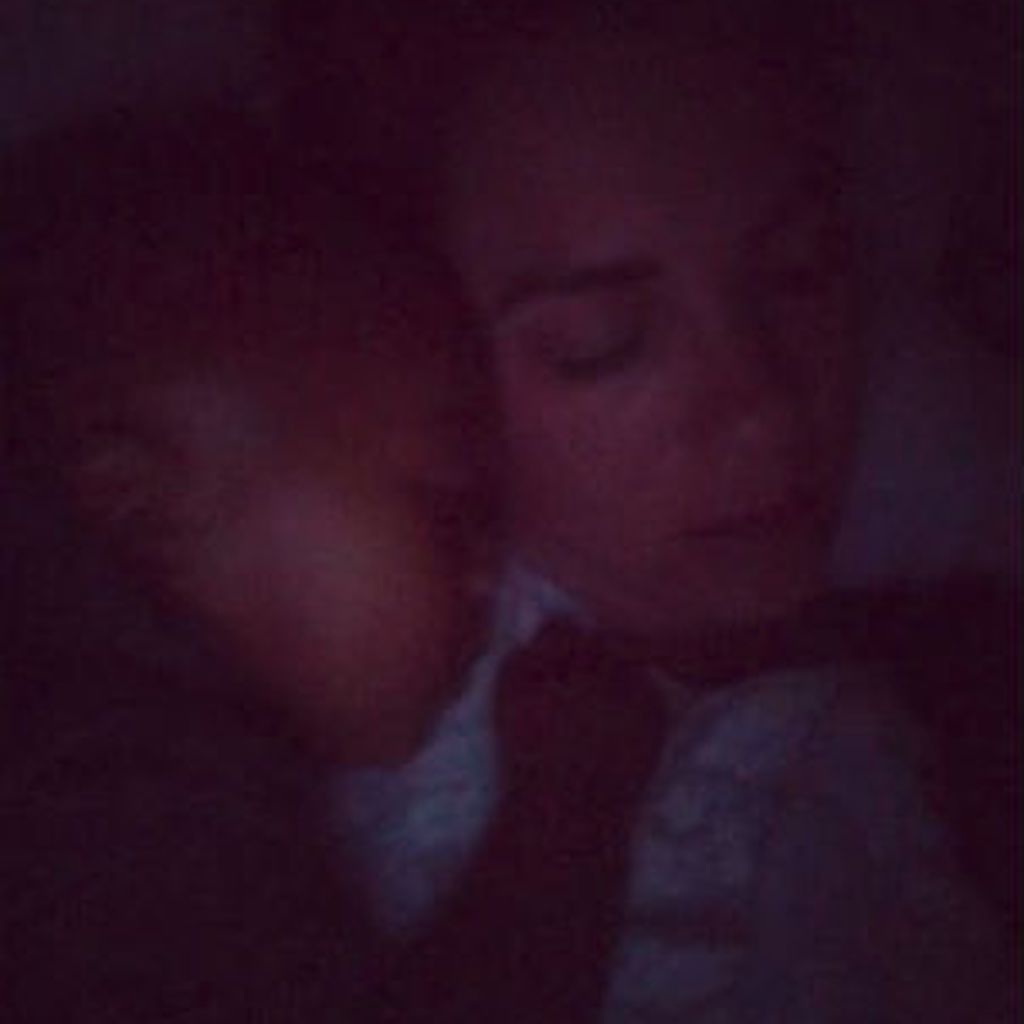 Ocean Malik und Jasmin Tawil kuscheln